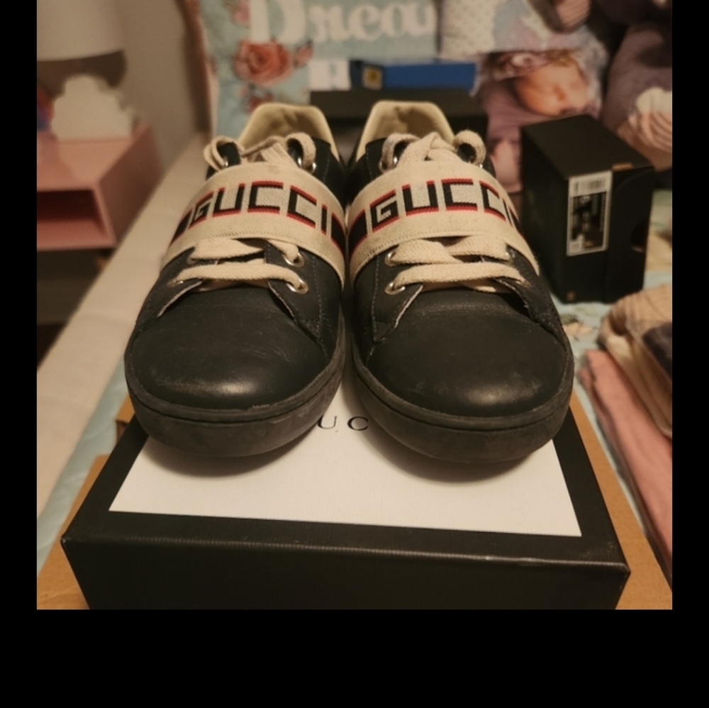 Gucci size 33 child